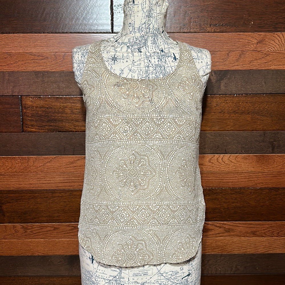 Old Navy Scoop Neck Cream Colored Sheer Geometric Pattern Tank Top